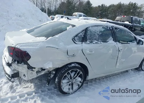 2015 Volkswagen Passat 1.8T Wolfsburg Edition из США, поврежденный, VIN 1VWAT7A36FC056090